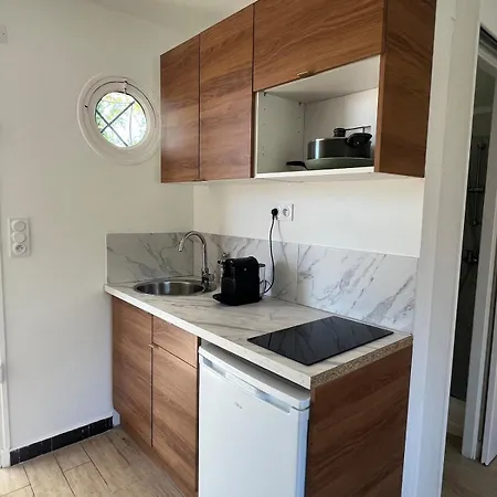 Seaside With Terrace And Free Parking - 2 Min Walk